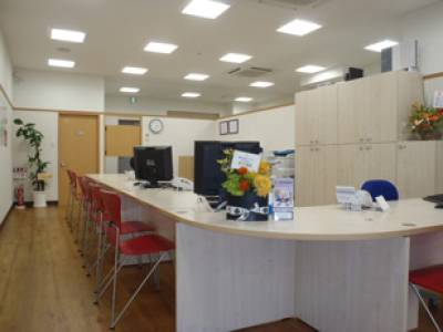 賃貸のエリッツ六地蔵店の店内