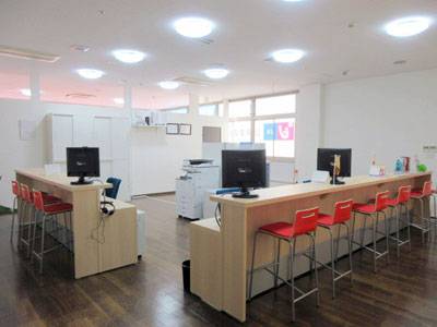 賃貸のエリッツ新祝園せいかガーデンシティ店の店内