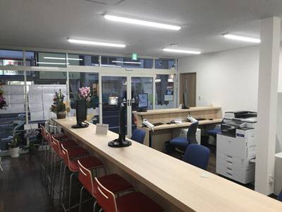賃貸のエリッツ石山店の店内