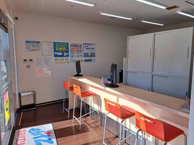 賃貸のエリッツ生駒店の店内
