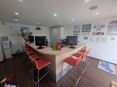 賃貸のエリッツ瓢箪山駅前店の店内