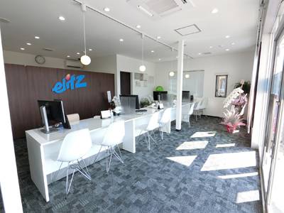 賃貸のエリッツ八日市店の店内