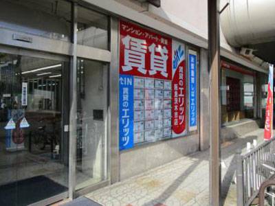 賃貸のエリッツ阪急茨木市店の入り口