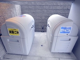 分別された敷地内ゴミ置き場